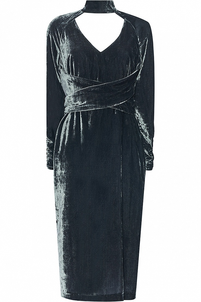 Платье из бархата с v-образным вырезом