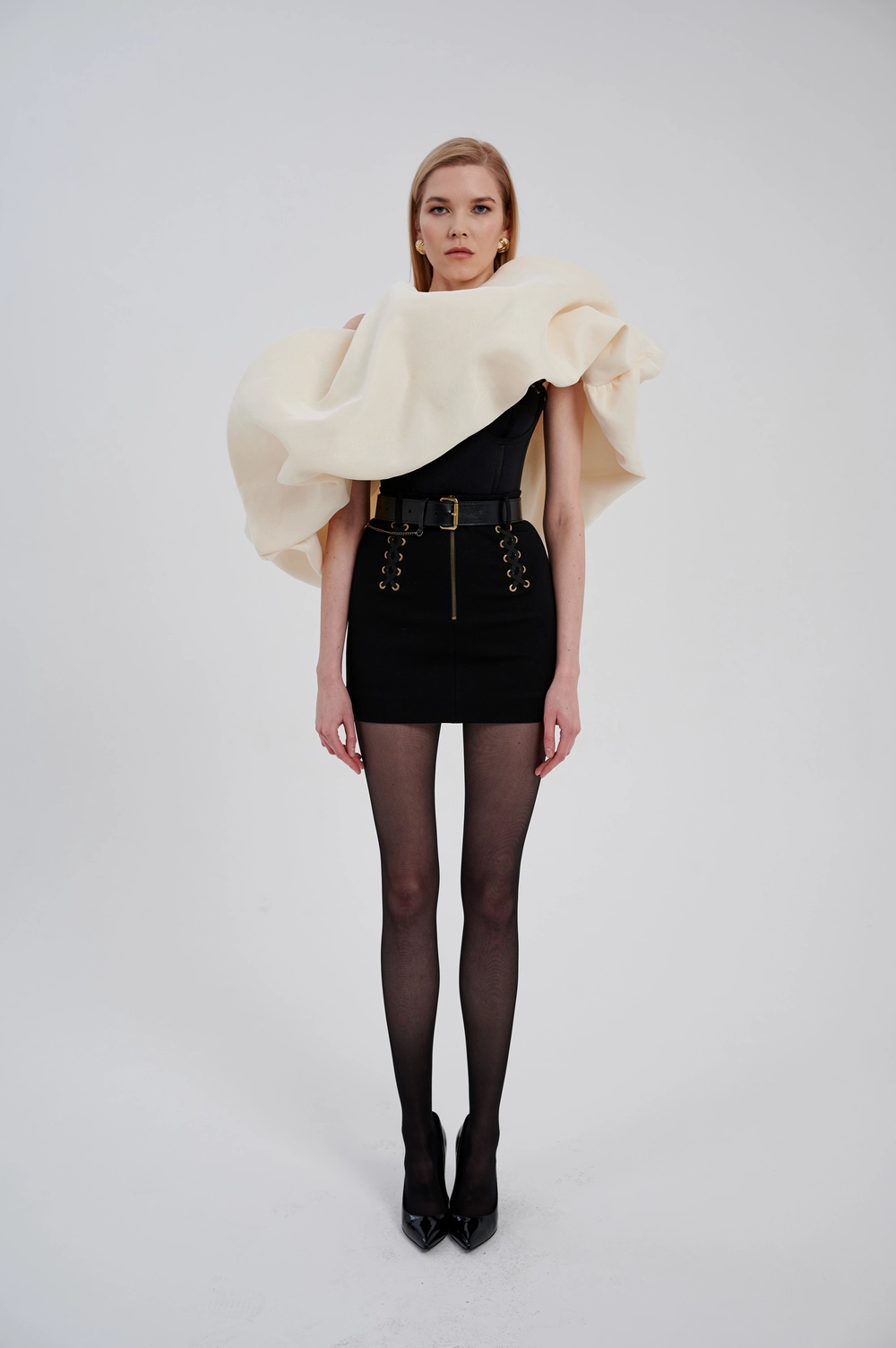Золотистая мини юбка с пайетками и прозрачной белой оборкой арт - купить в Казани